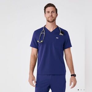 FIGS Leon Three-Pocket Scrub Top
